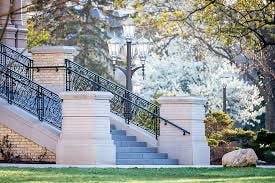 Entrance to the Administrative Building (Golden Dome) of the University of Notre Dame du lac.