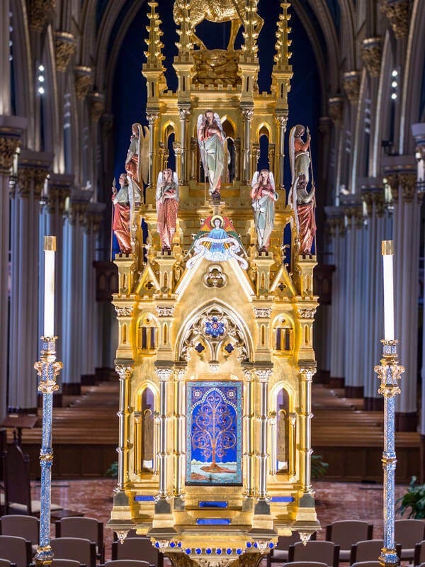 Interior, ceiling and altar of the Basicila
